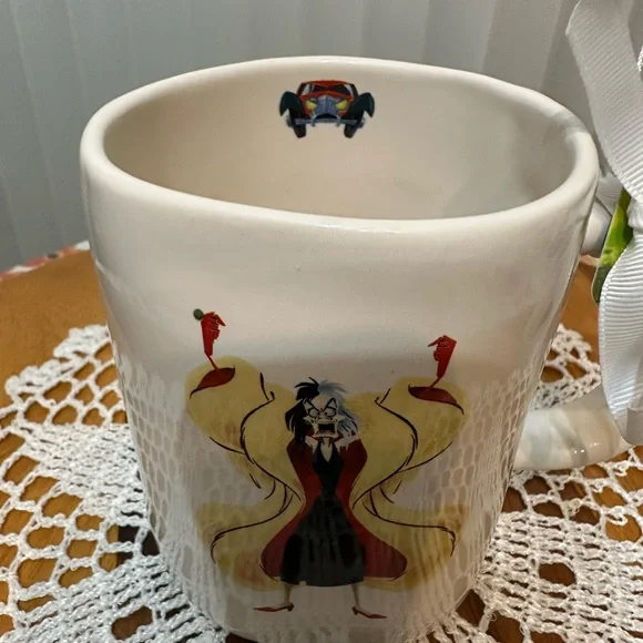 Ceramic “CRUELLA DE VIL” coffee mug - Picture 6 of 7